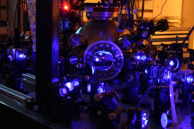 Strontium atomic cloud at a few millikelvin above absolute zero in PTB‘s optical lattice clock.